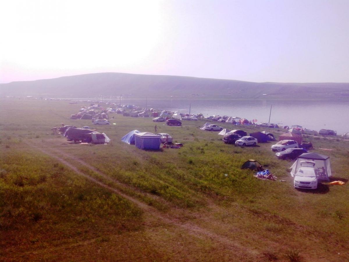 Озеро белё Хакасия палаточный городок